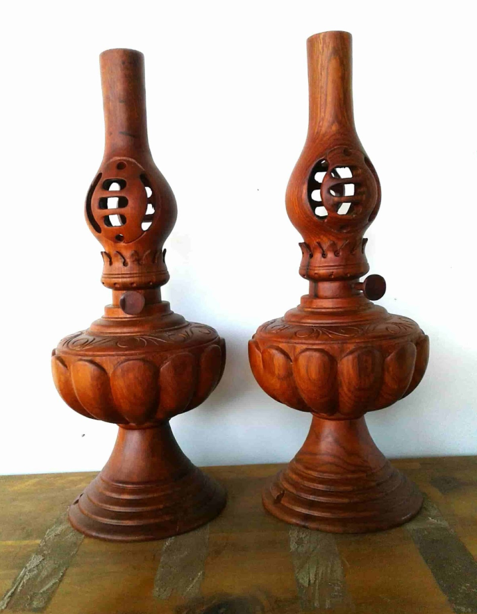 Top đèn bàn thờ gỗ hương gia lai đẹp nhất.png